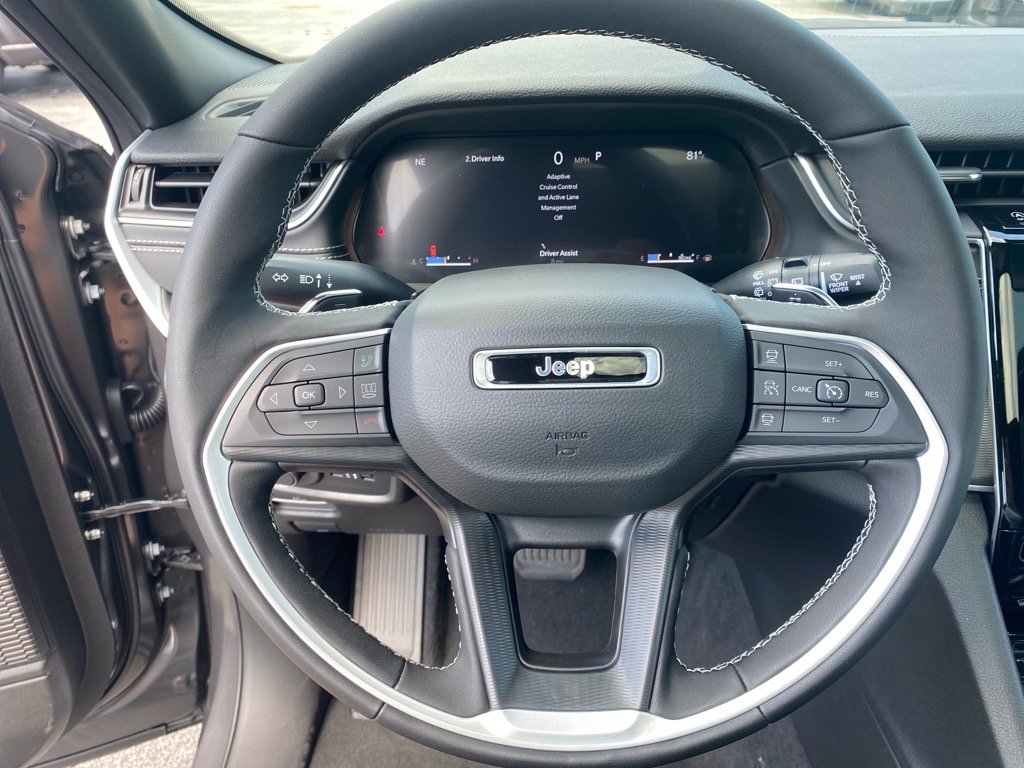 2025 Jeep Grand Cherokee Laredo X photo 4