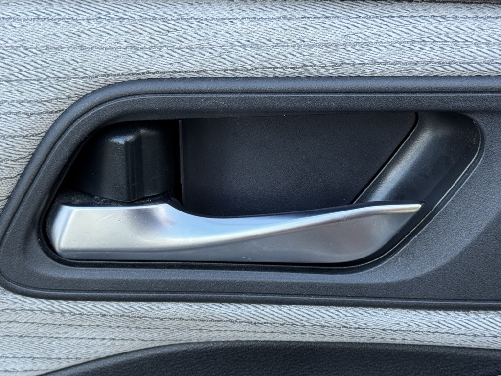 2023 Nissan Rogue SV photo 10