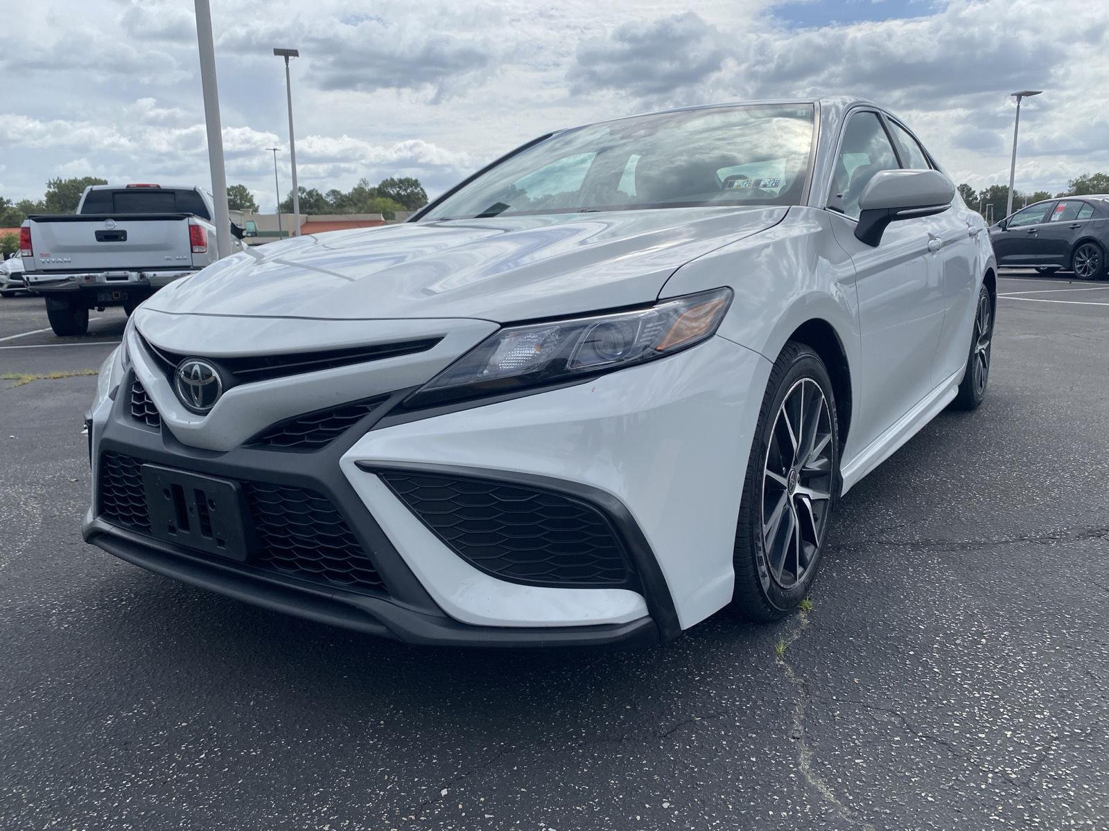 2023 Toyota Camry SE photo 3