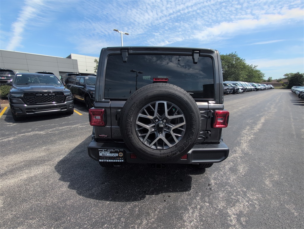 2025 Jeep Wrangler Sahara photo 24