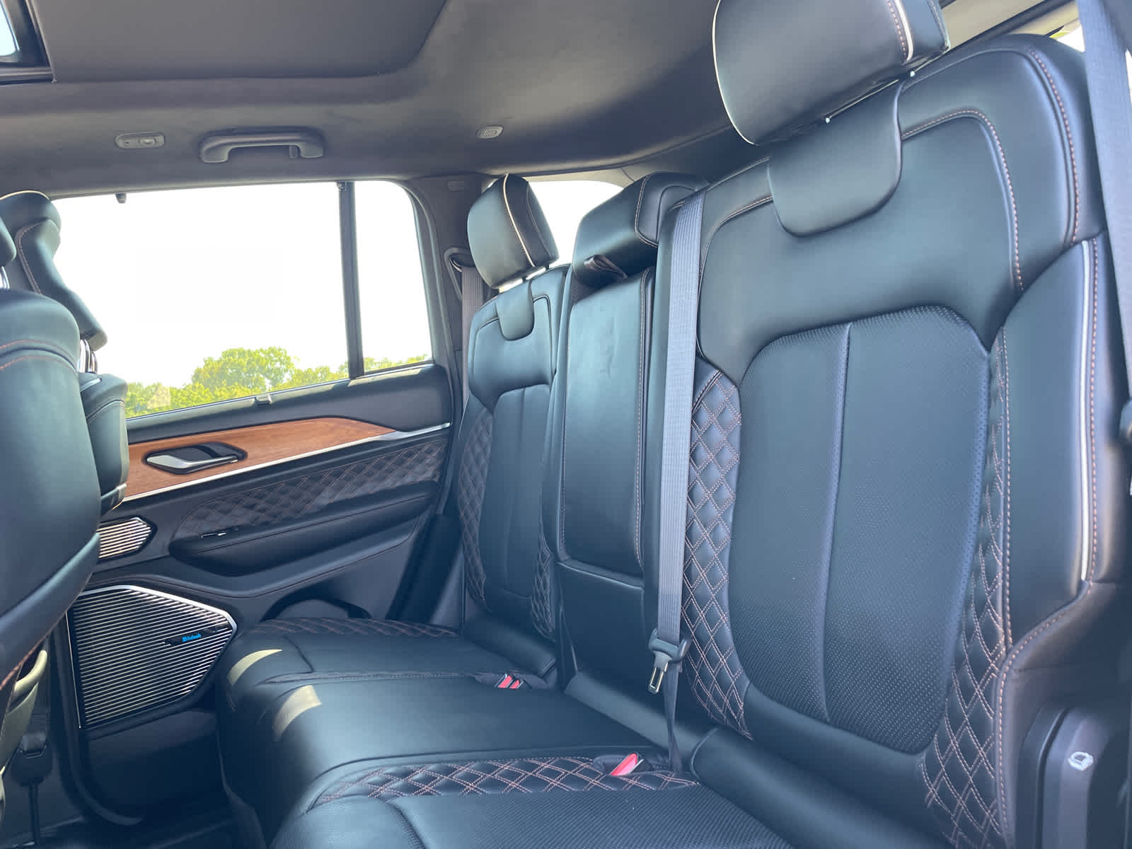 2022 Jeep Cherokee Summit 4xe photo 12