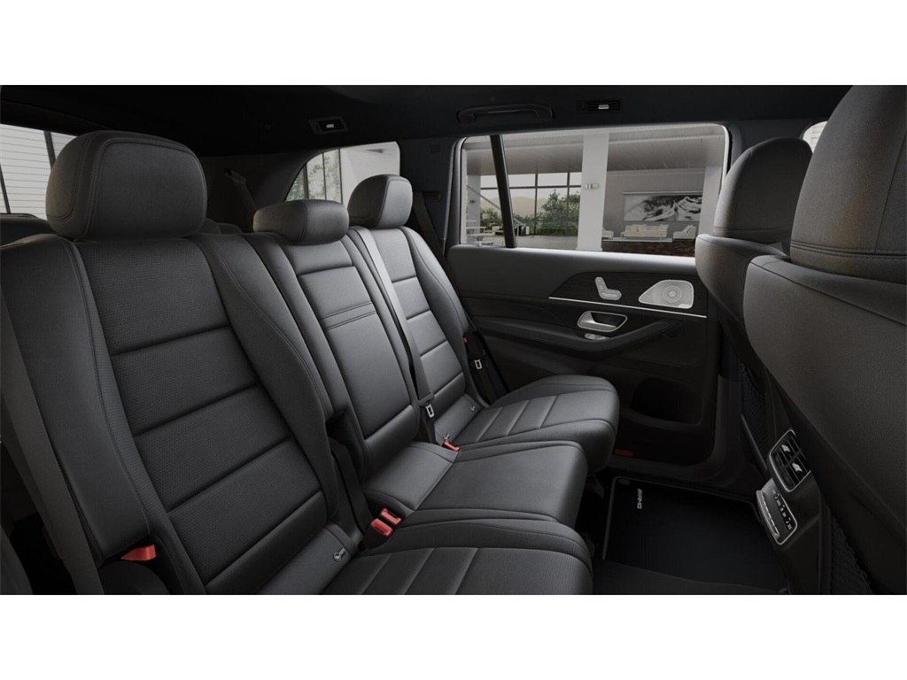 2025 Mercedes Benz GLS 450 4MATIC photo 5