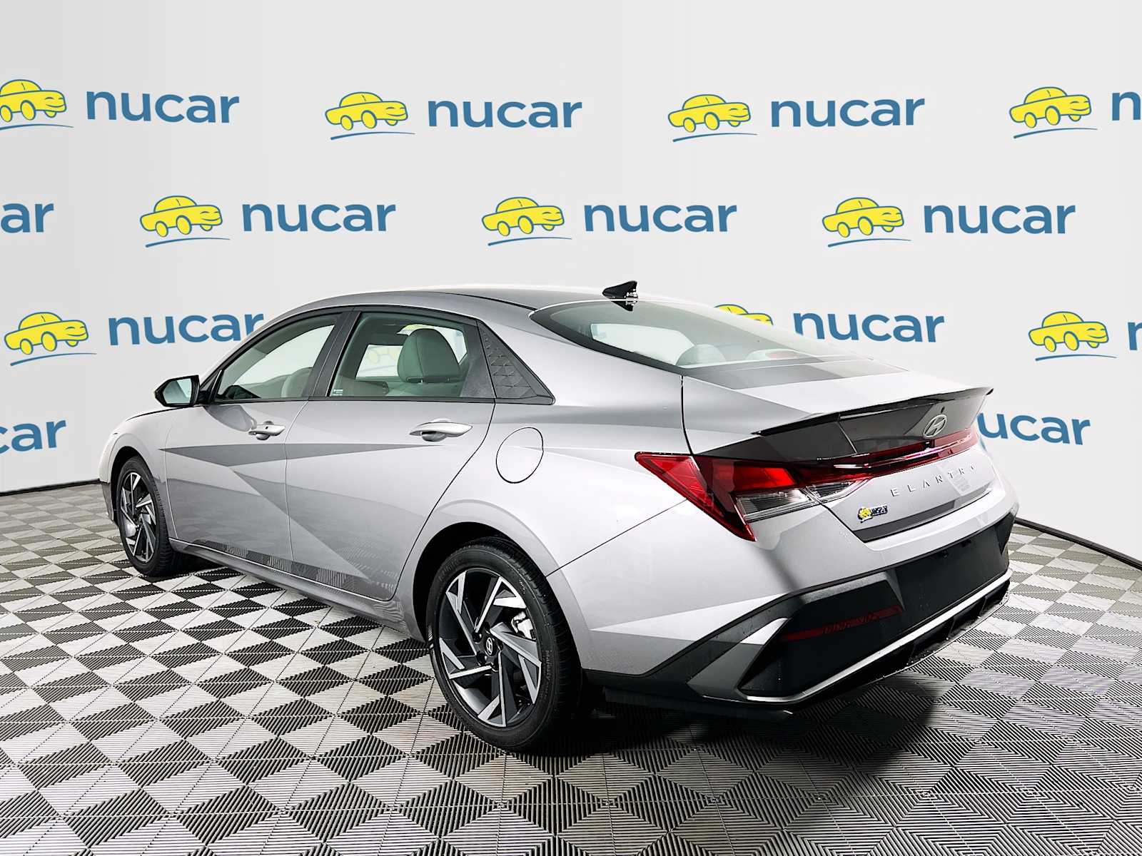 2025 Hyundai Elantra SEL Sport photo 3