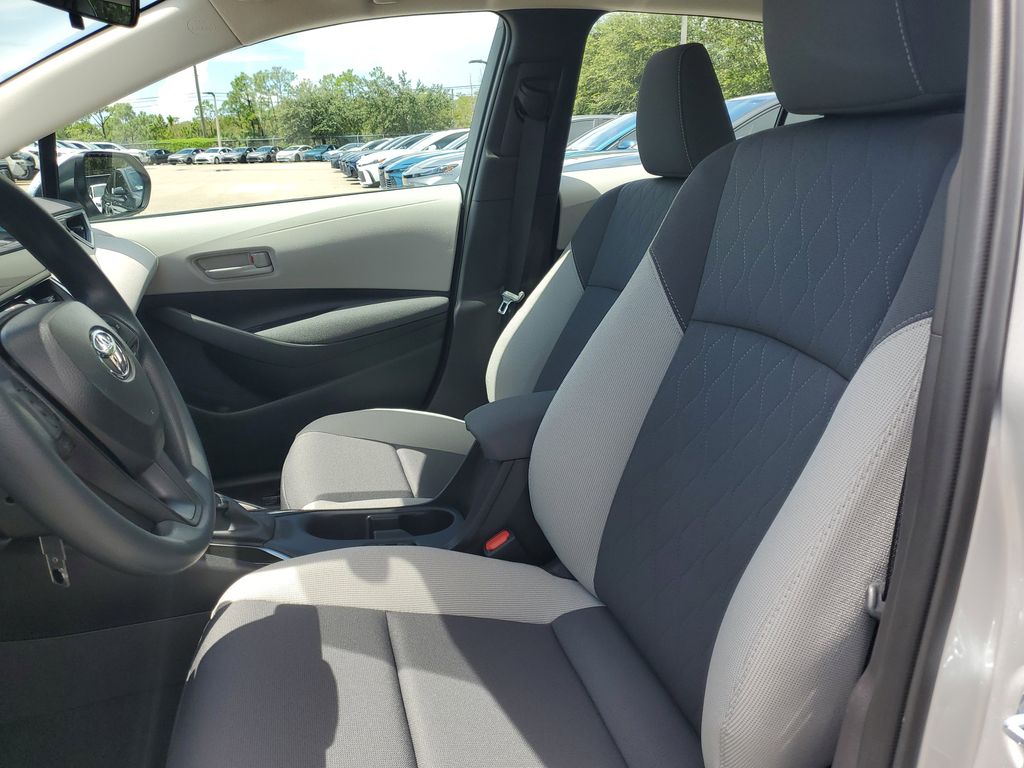 2025 Toyota Corolla LE photo 14