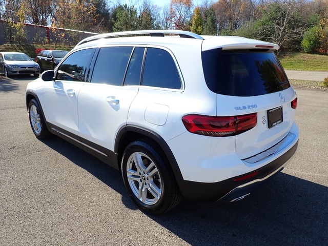 2022 Mercedes Benz GLB 250 4MATIC photo 2