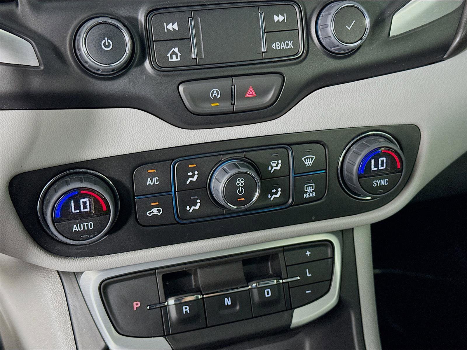 2023 Gmc Terrain SLE photo 17