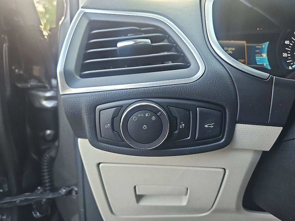 2017 Ford Edge Titanium photo 16