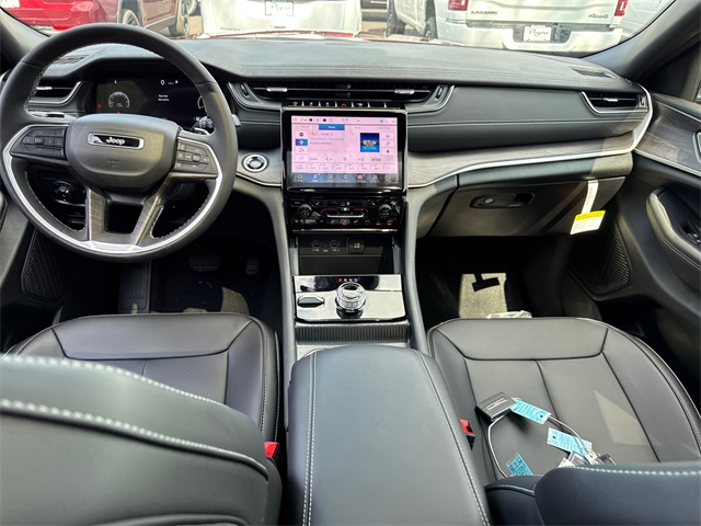 2025 Jeep Grand Cherokee Limited photo 2