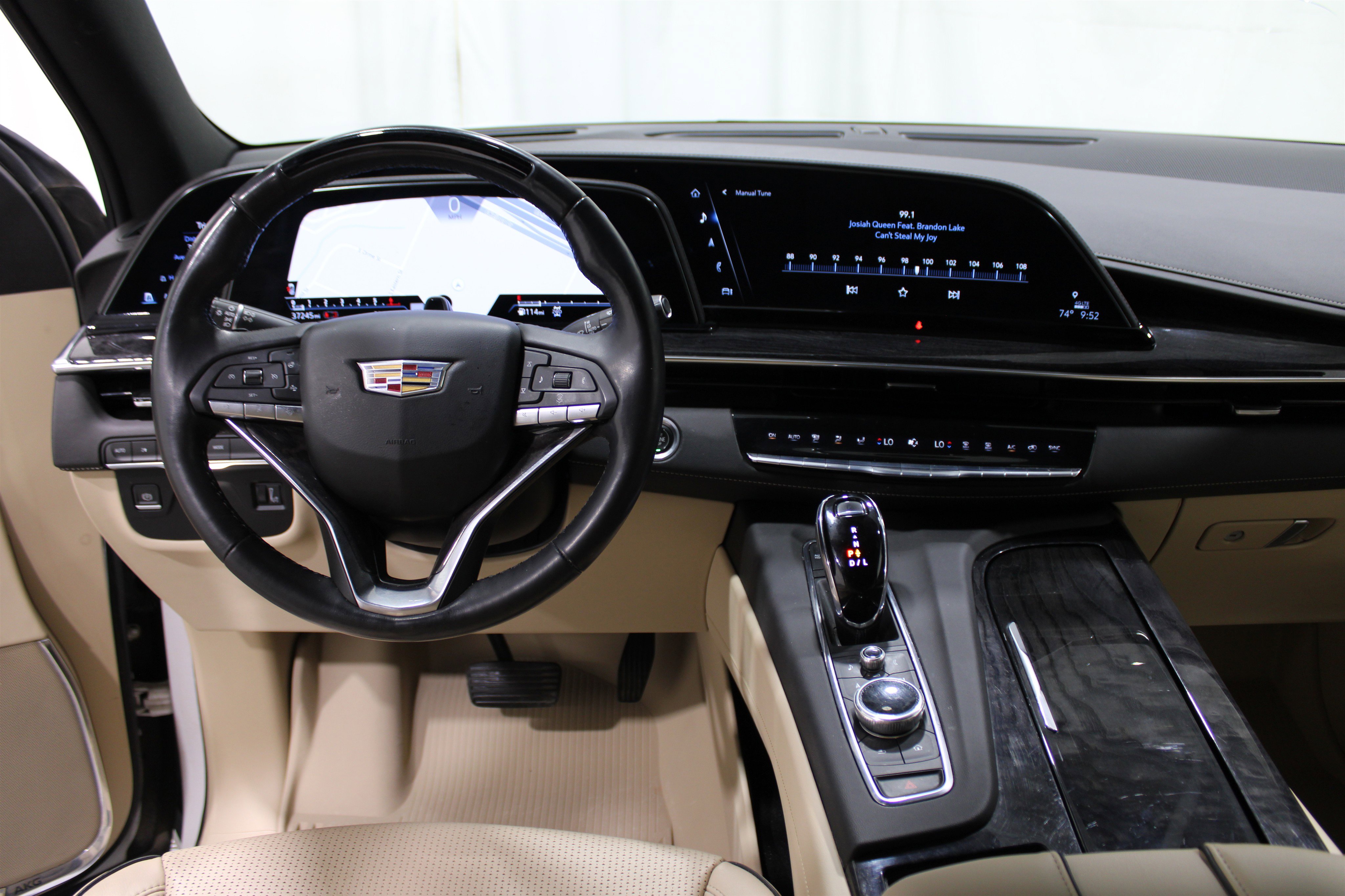 2023 Cadillac Escalade ESV Premium Luxury photo 2