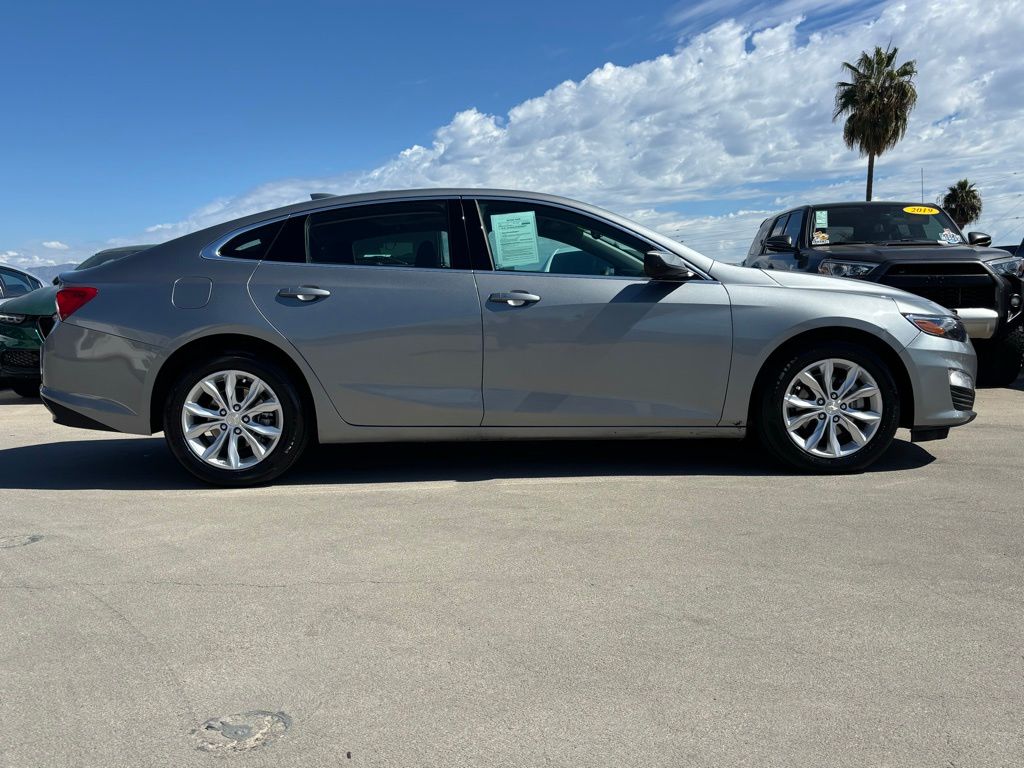 2023 Chevrolet Malibu 1LT photo 2
