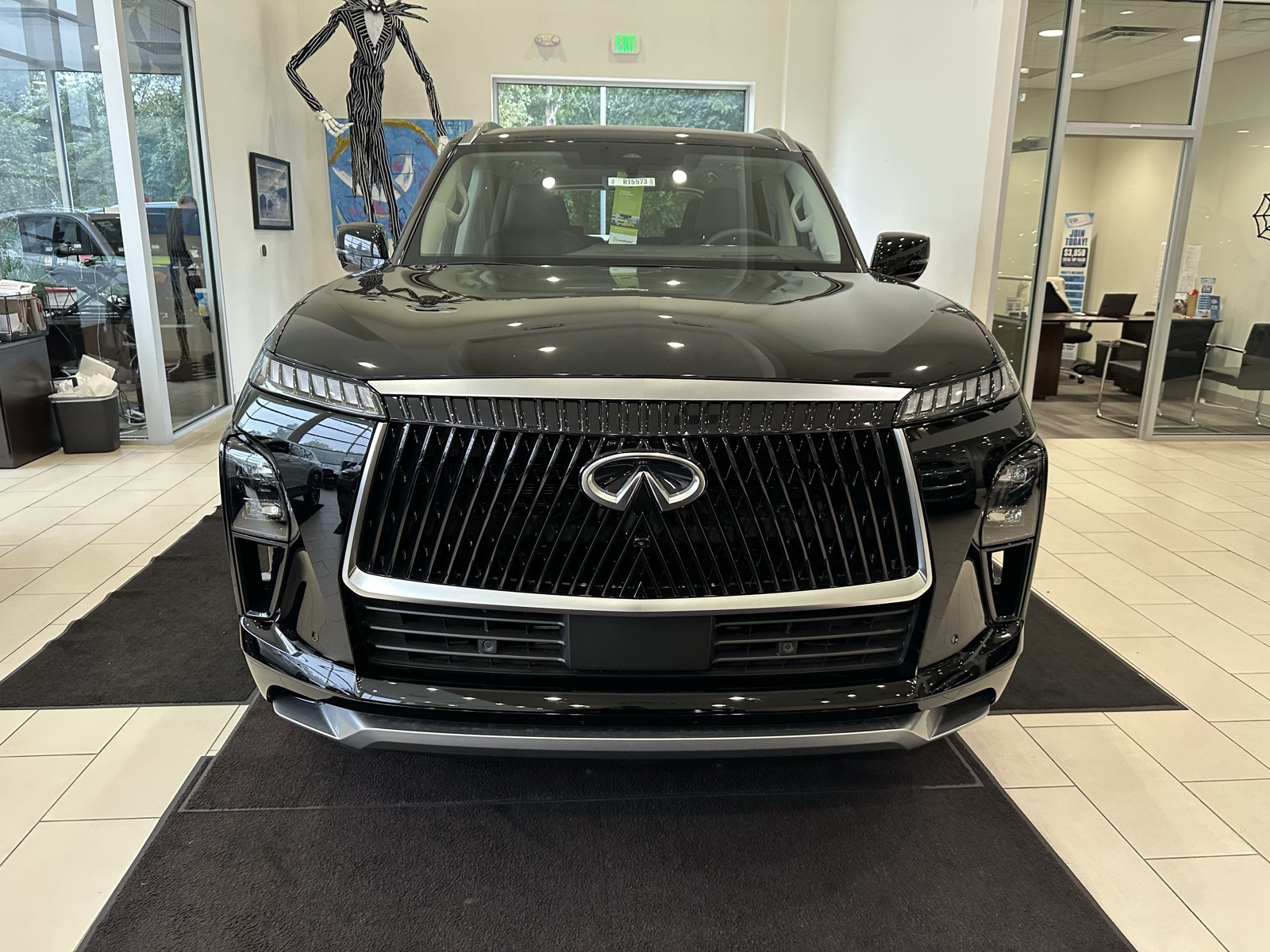 2026 Infiniti QX80 Luxe photo 2