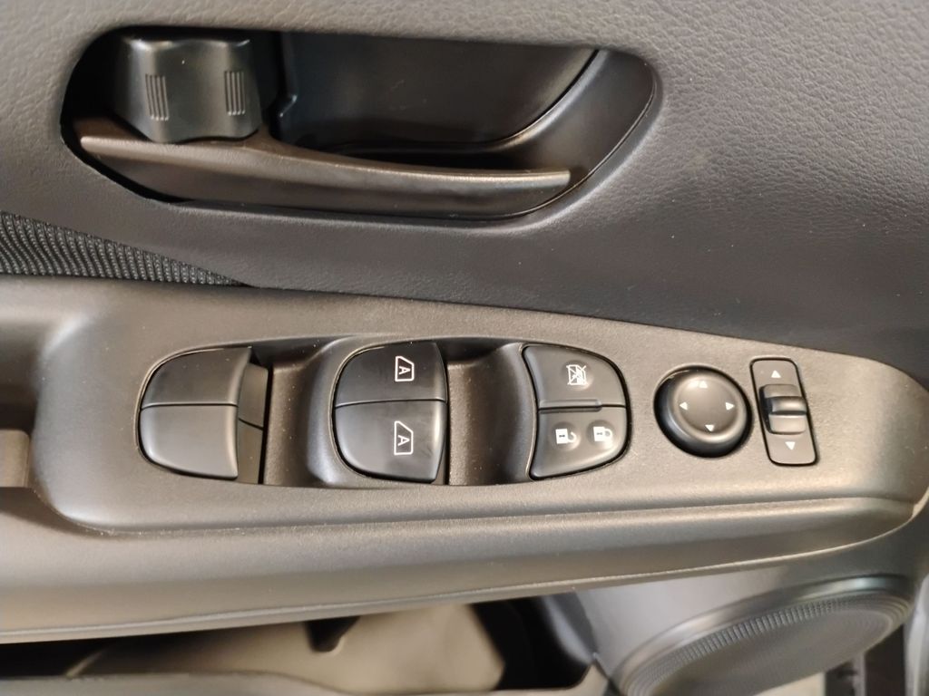 2025 Nissan Kicks Play S photo 16