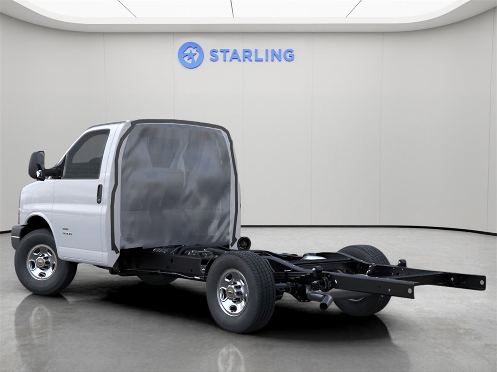2025 Chevrolet Express Cutaway 3500 photo 3
