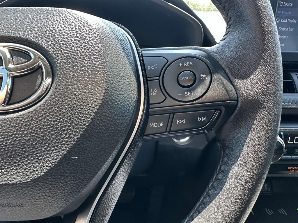 2021 Toyota RAV4 XLE Premium photo 13