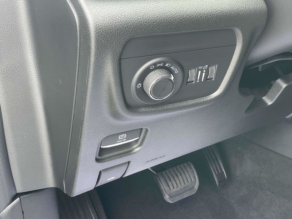 2025 Jeep Grand Cherokee Laredo X photo 25