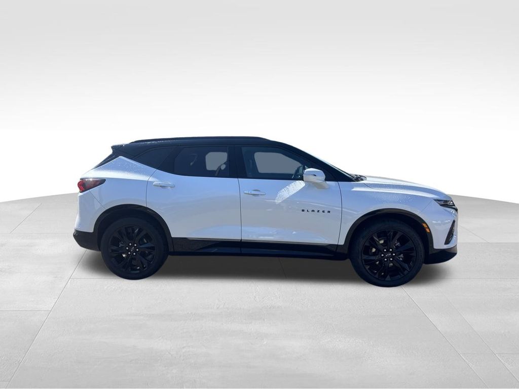 2022 Chevrolet Blazer RS photo 2
