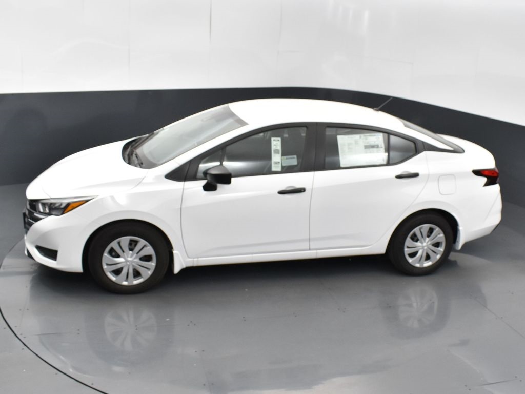 2025 Nissan Versa 1.6 S photo 39