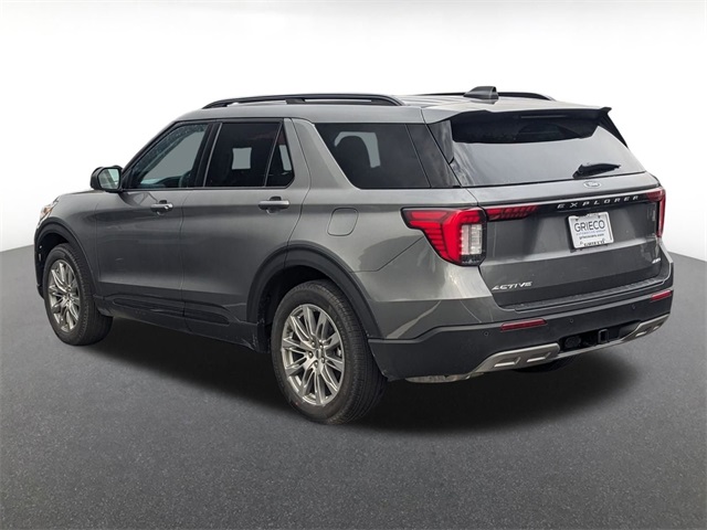 2026 Ford Explorer photo 4