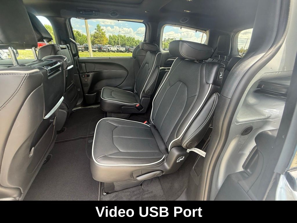 2026 Chrysler Pacifica Limited photo 20