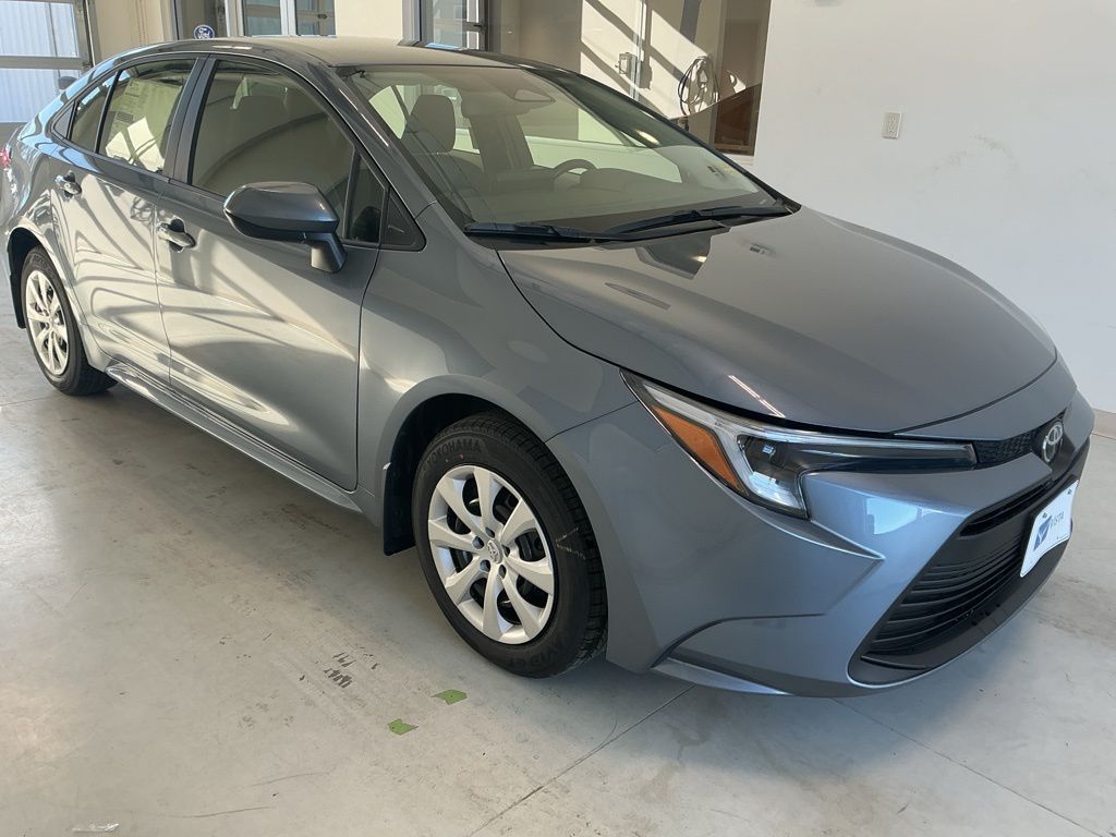 2026 Toyota Corolla LE's photo