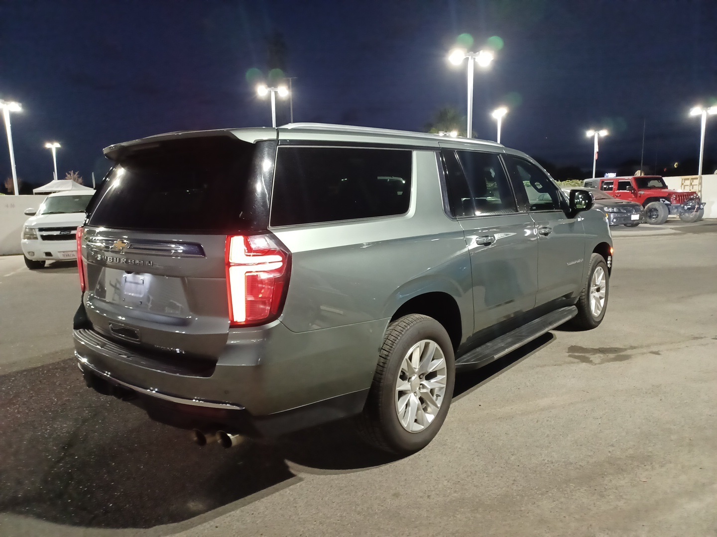 2024 Chevrolet Suburban Premier photo 4