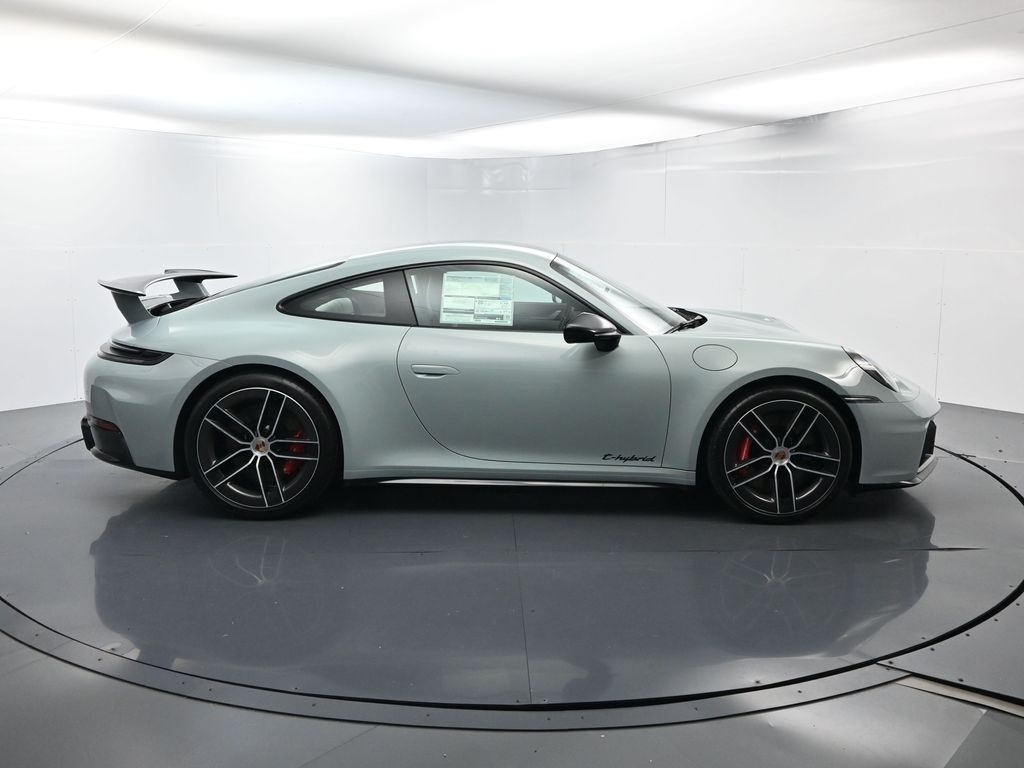 2026 Porsche 911 GTS photo 15