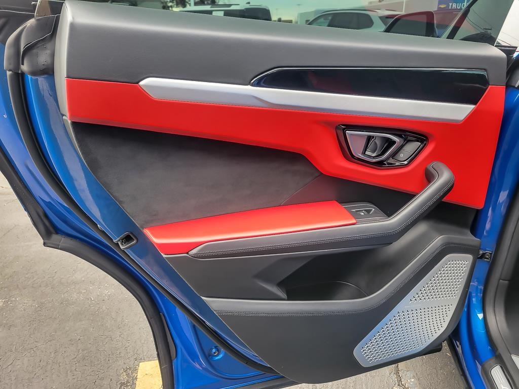 2019 LAMBORGHINI URUS - Image 19