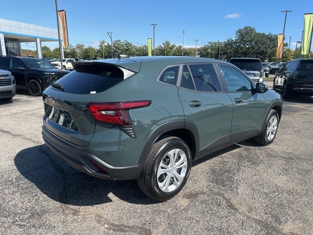 2025 Chevrolet Trax LS photo 3