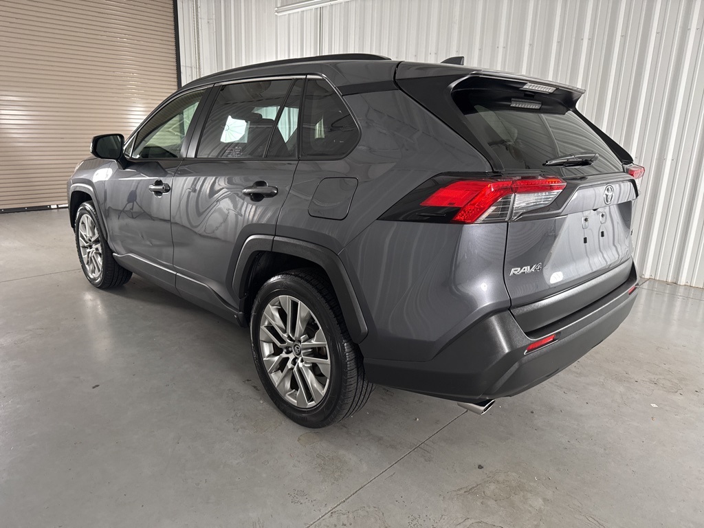 2019 Toyota RAV4 XLE Premium photo 2