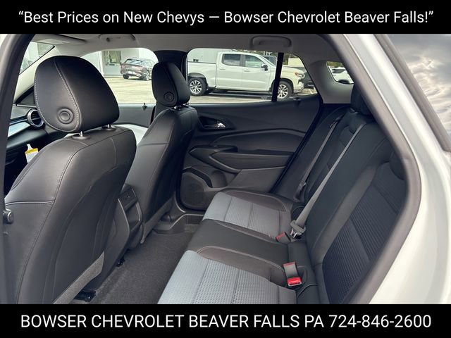 2025 Chevrolet Trax LT photo 5