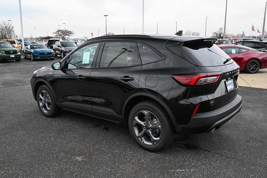 2026 Ford Escape ST-Line photo 4