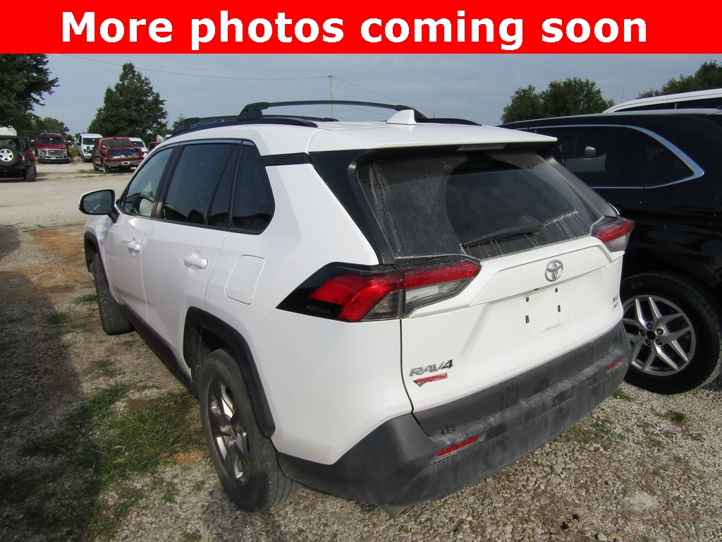 2022 Toyota RAV4 XLE photo 3