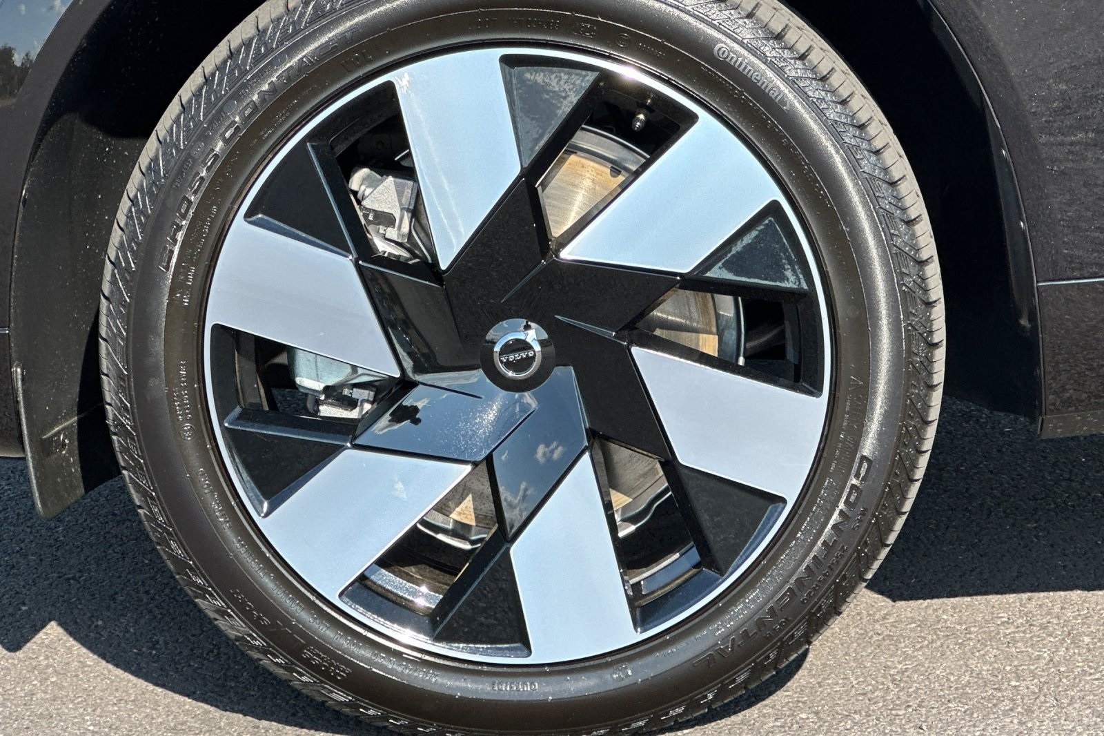 2025 Volvo XC60 Plus photo 19