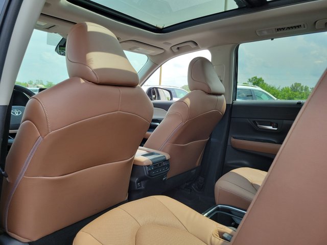 2024 Toyota Grand Highlander Platinum photo 12