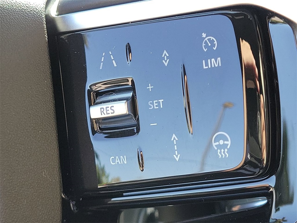 2025 Land Rover Discovery Sport SE photo 5
