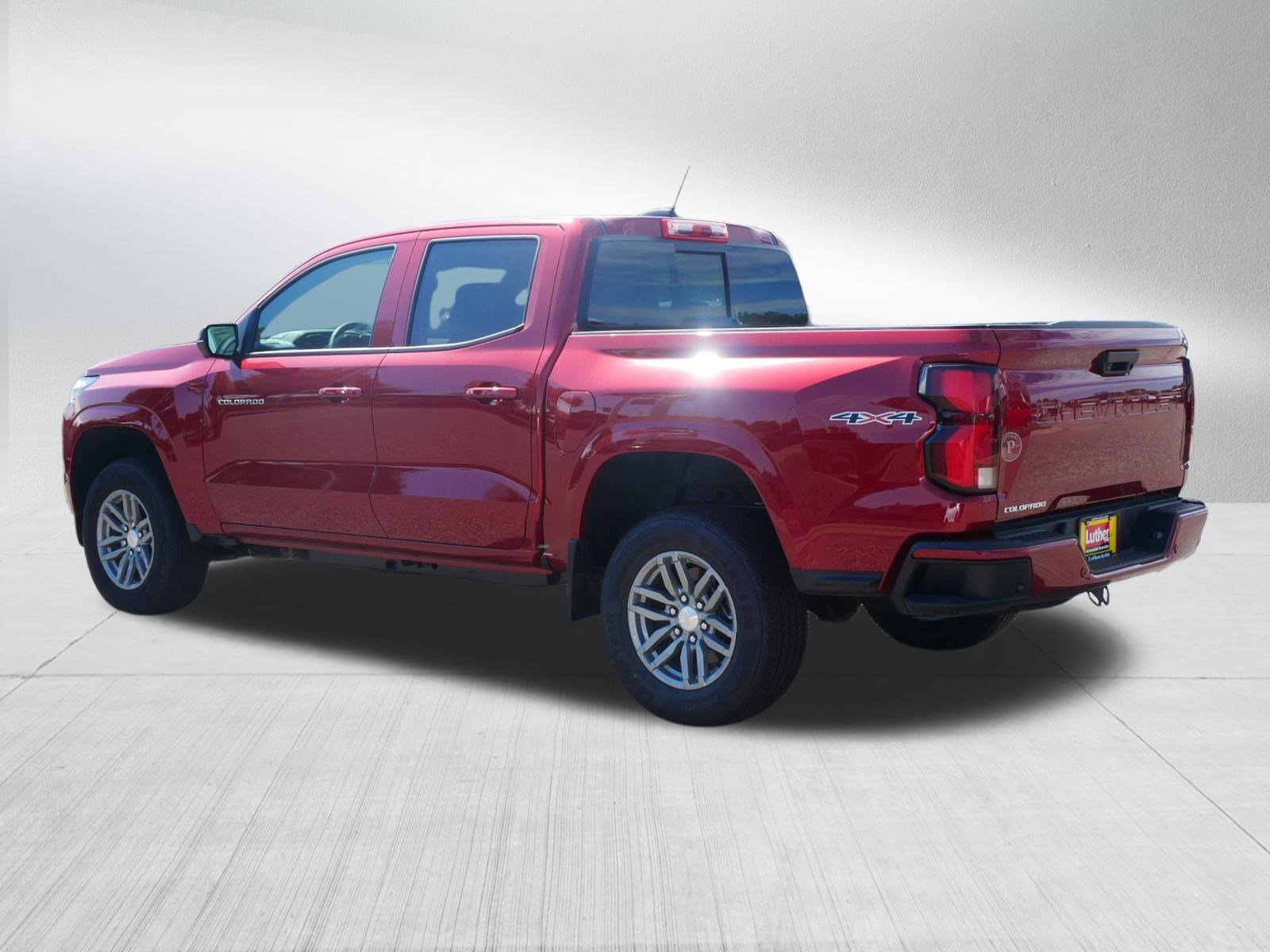 2025 Chevrolet Colorado Work Truck LT photo 2
