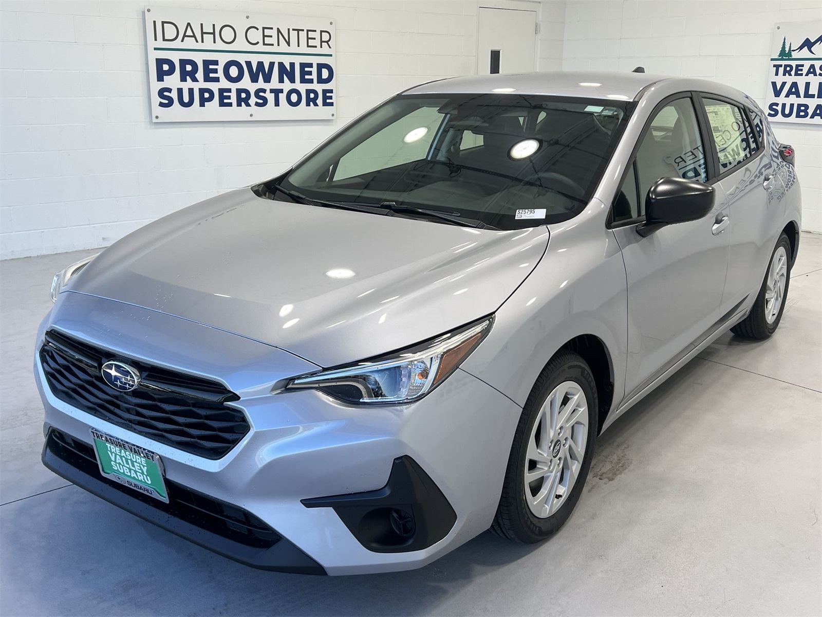 2025 Subaru Impreza Base photo 3