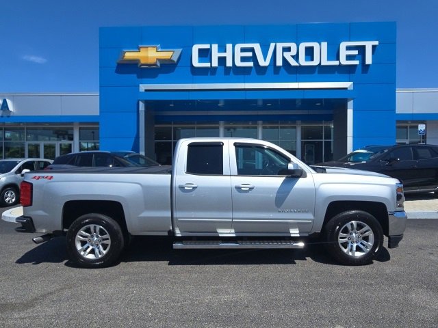 2018 Chevrolet Silverado 1500 LT photo 3