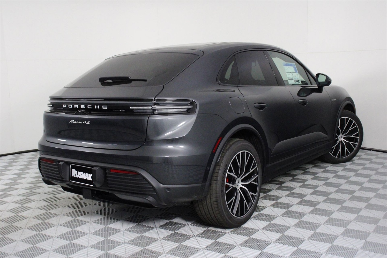 2025 Porsche Macan Electric photo 6