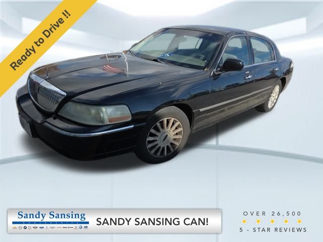 2005 Lincoln Town Car Signature's photo