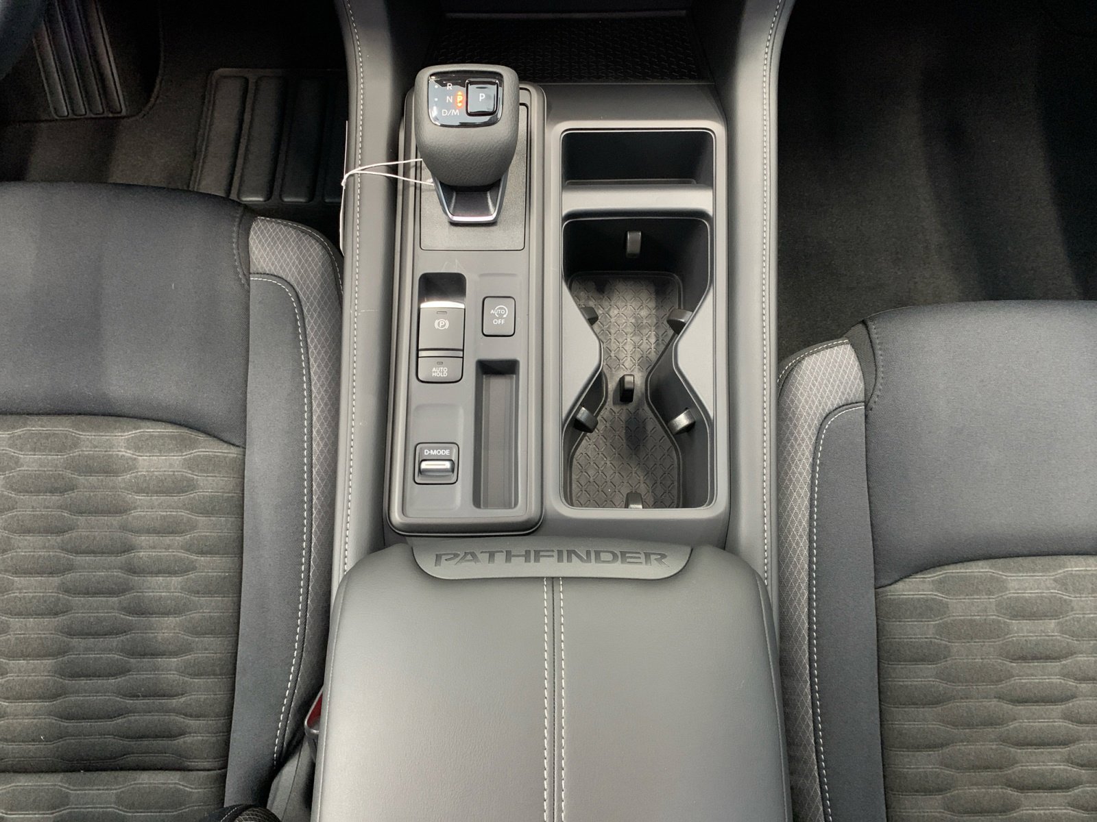2025 Nissan Pathfinder S photo 18