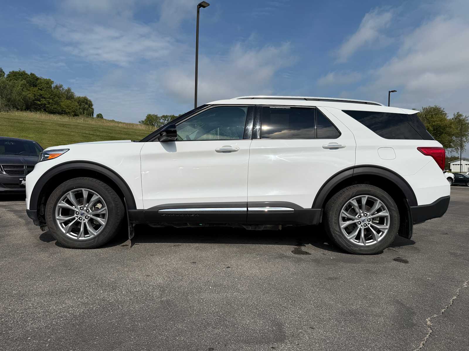 2023 Ford Explorer Limited photo 2