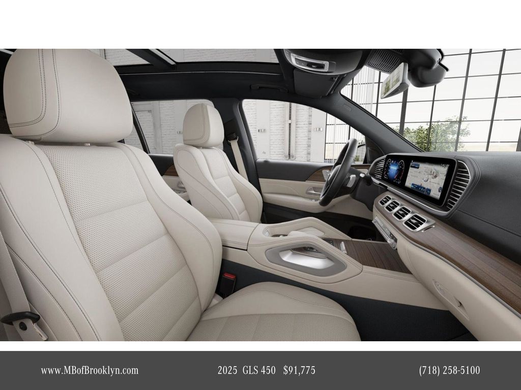 2025 Mercedes Benz GLS 450 4MATIC photo 4