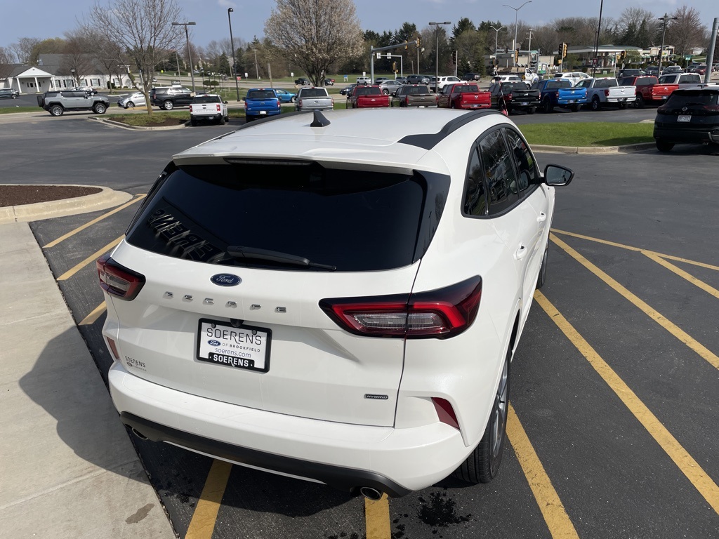 2024 Ford Escape Hybrid ST-Line photo 4