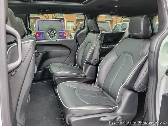 2025 CHRYSLER PACIFICA - Image 11