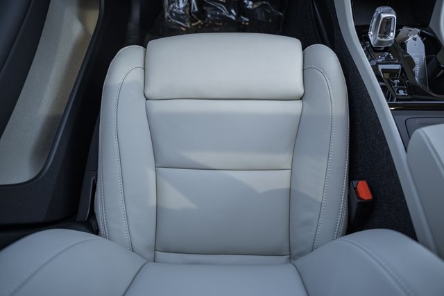 2026 Volvo XC40 photo 23