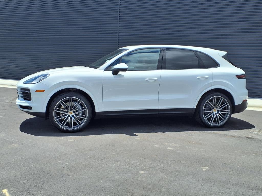 2023 Porsche Cayenne Base photo 2