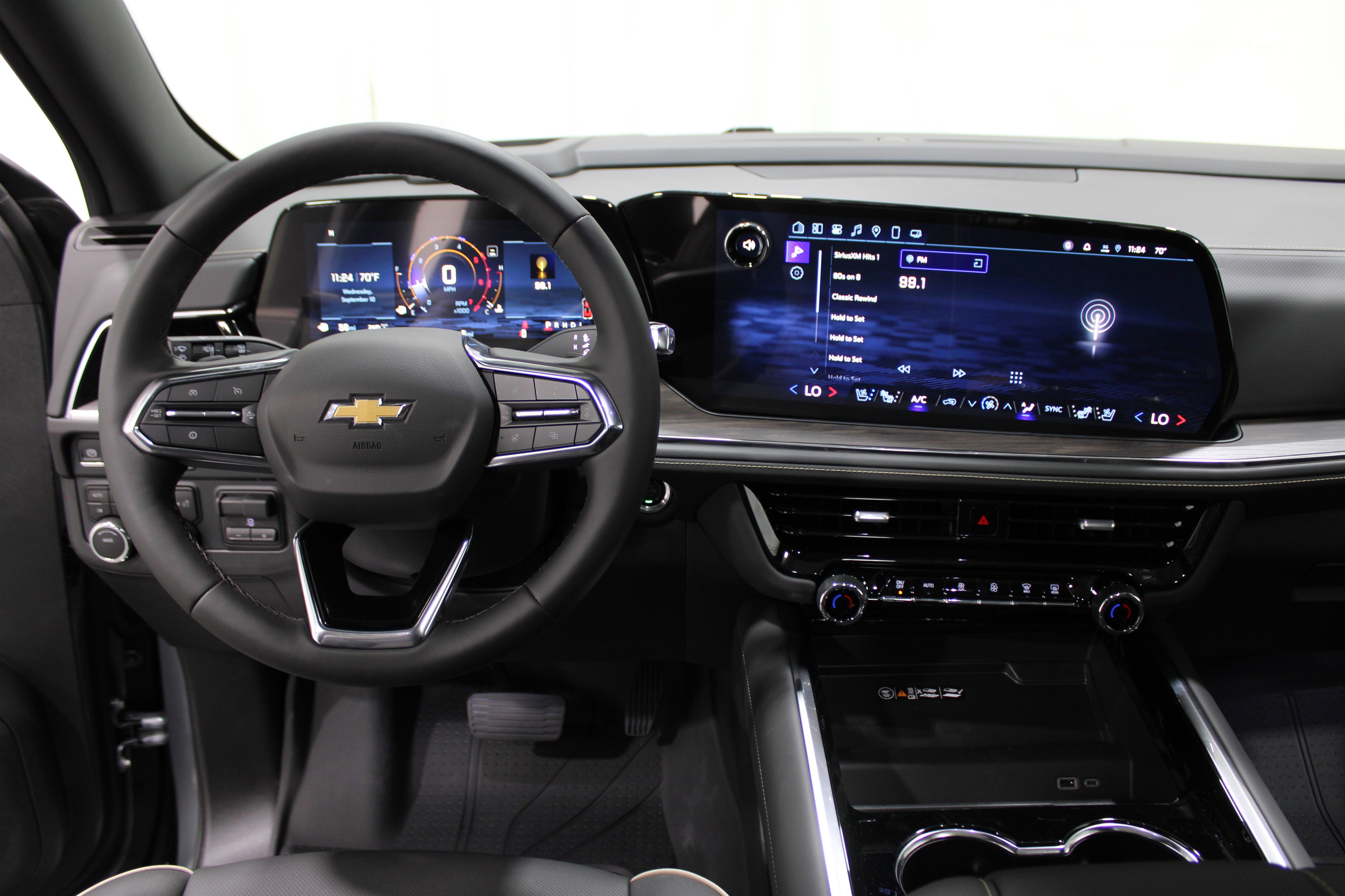 2025 Chevrolet Tahoe Premier photo 2