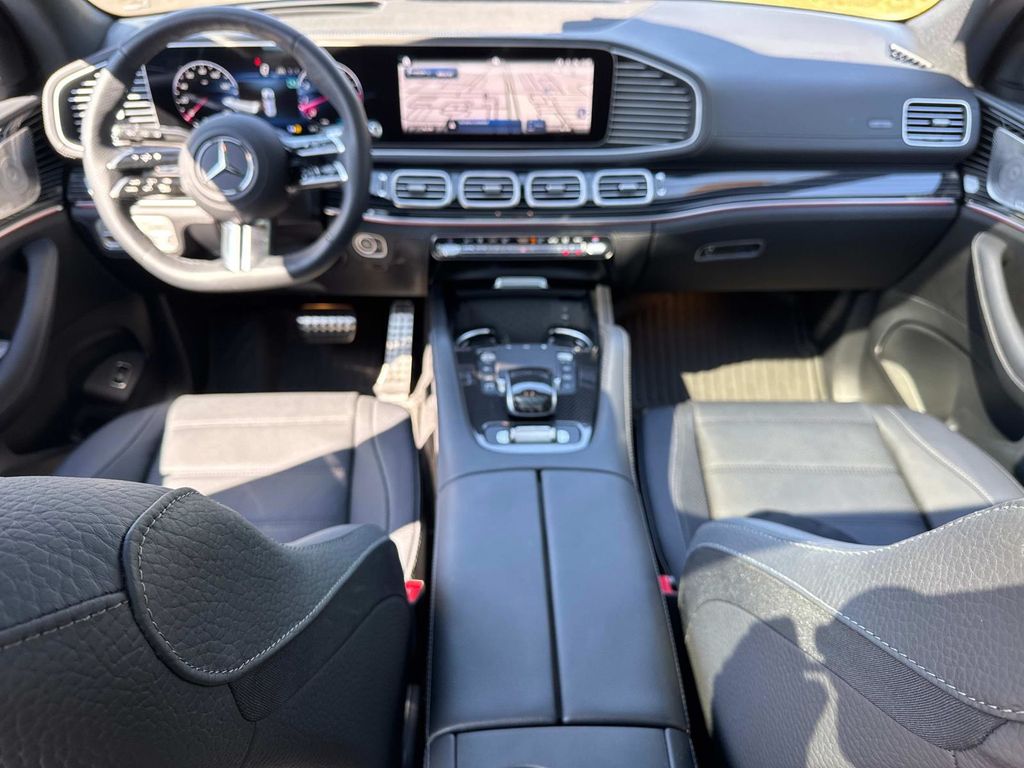 2025 Mercedes Benz GLS 580 4MATIC photo 14