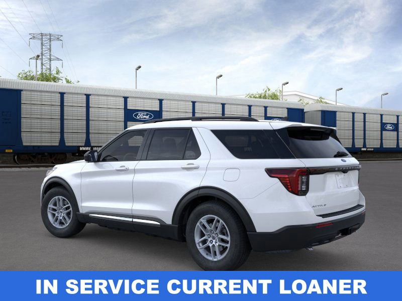 2025 Ford Explorer photo 2